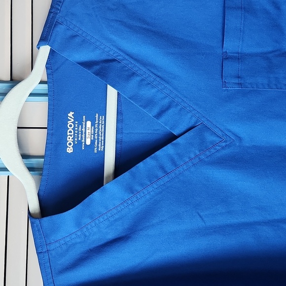Bordova Unisex Blue Scrub Top - Picture 3 of 10